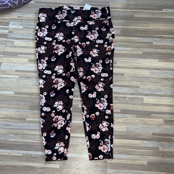 TORRID pixie pant, black floral skull print! - Picture 6 of 7